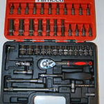 LLAVERO DE VASO CON TRINQUETE 53 PIEZAS CROMO VANADIO EN ESTUCHE