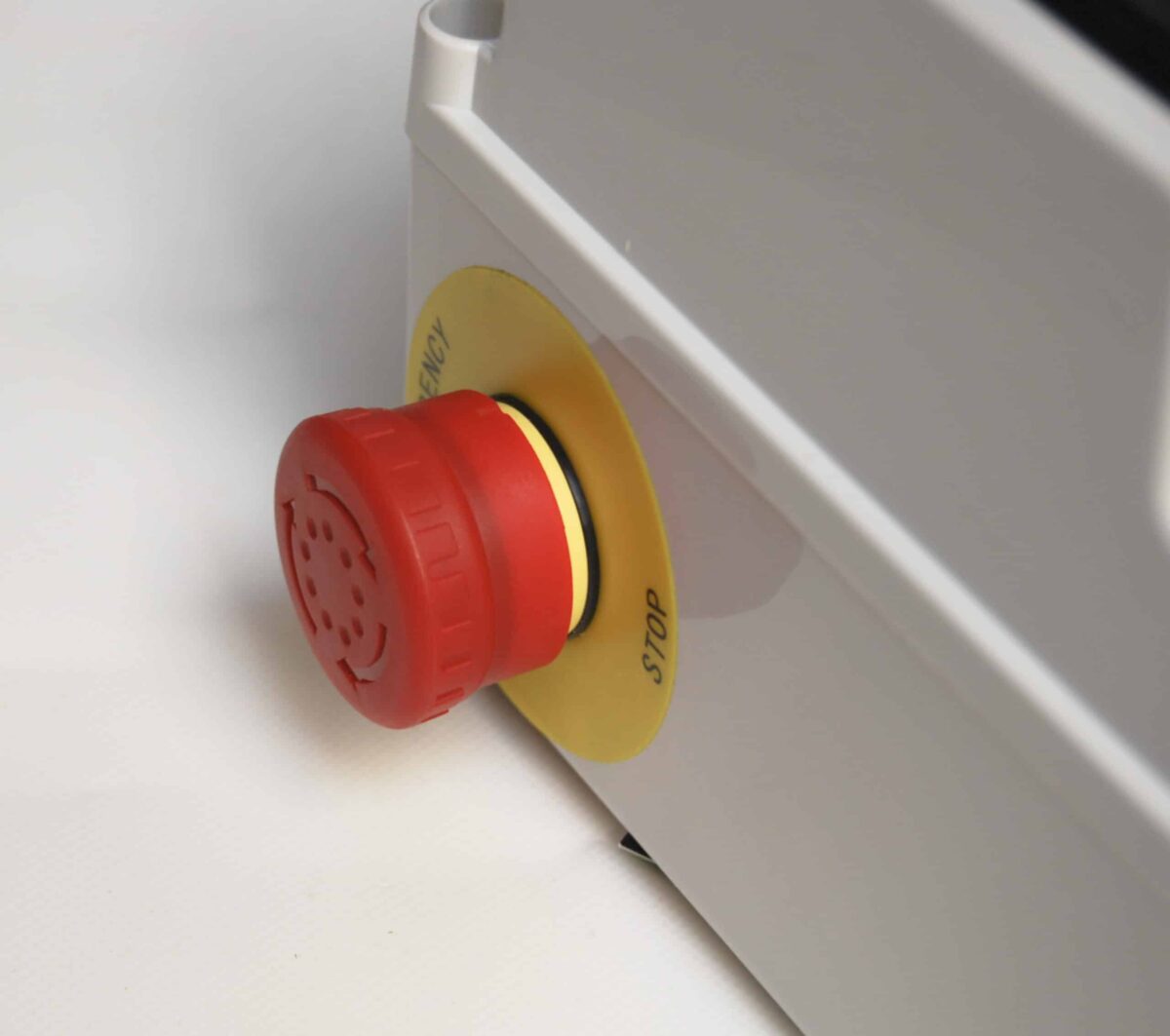 CUADRO ELÉCTRICO DE OBRA 4 ENCHUFES MONOFÁSICOS TRIFÁSICOS BOTÓN DE EMERGENCIA CERTIFICACIÓN 16A 111P