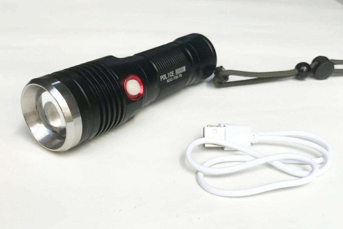 MINI LINTERNA DE BOLSILLO PORTÁTIL ZOOM LED LIGHT 2 INTENSIDAD RECARGABLE X900