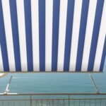 TOLDO CAÍDA SOBRE 2,5X2,5 MT SIN CAJA DE BRAZO BLANCO AZUL BALCÓN 515