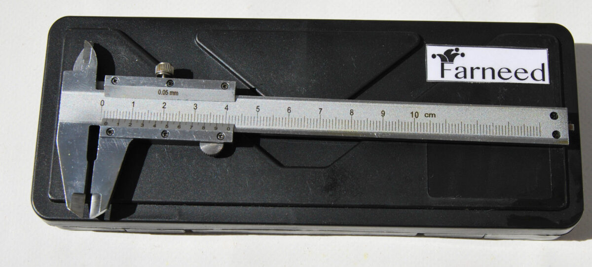 PINZA VERNIER METÁLICA 100 mm CON CAJA DE PLÁSTICO farneed meter