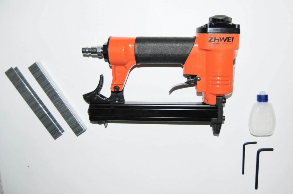 KIT DE GRAPADORA + 5000 GRAPA NEUMÁTICA 8016 12,7 mm 468