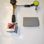 BASE MAGNÉTICA ARTICULADA CON COMPARADOR DE BOTONES OSCILANTES FARNEED