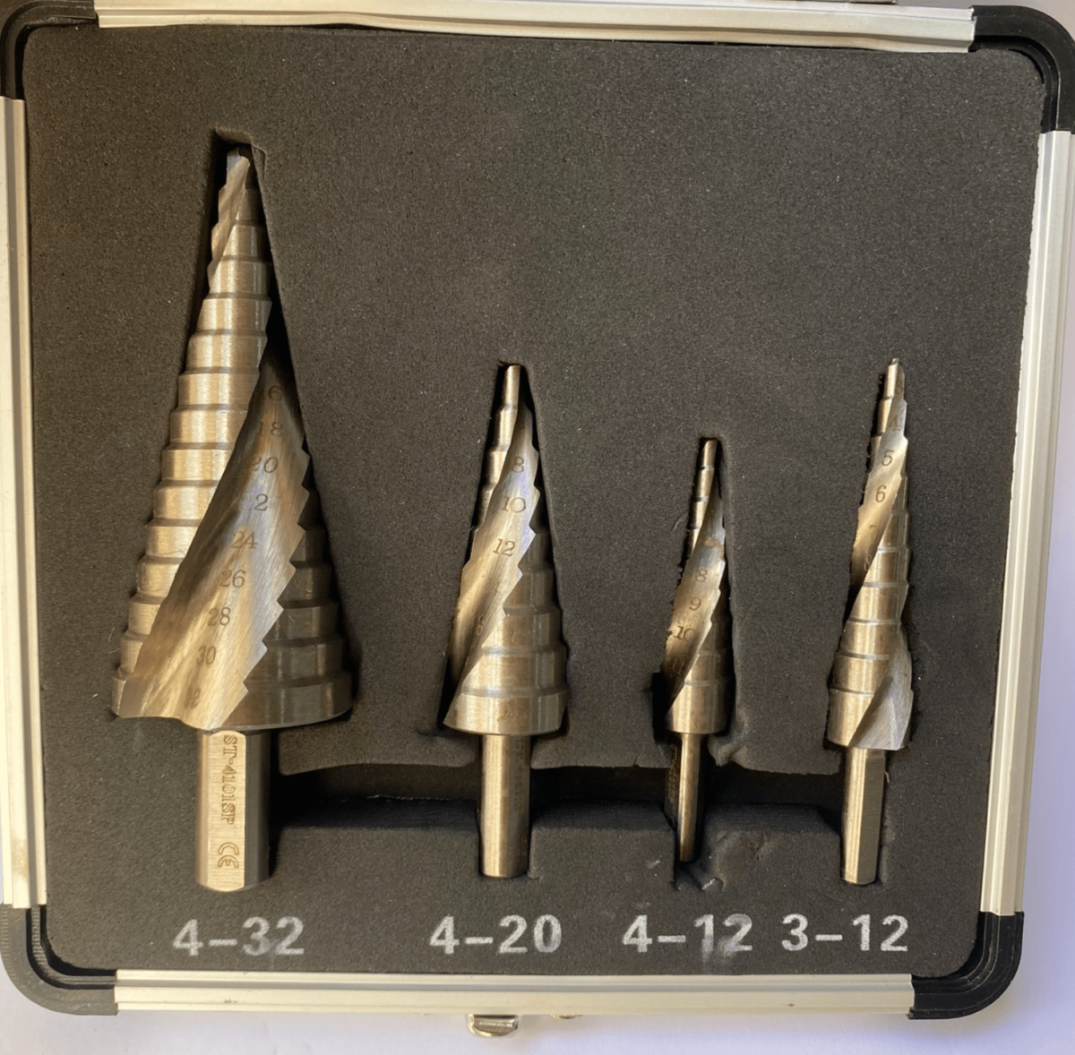 JUEGO DE 4 FRESAS CÓNICAS HSS DE PASO CÓNICO DE 3 A 32 MM ESCALÓN expansor de agujeros avellanador 435