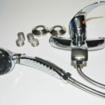 MEZCLADOR DE BAÑERA DE DUCHA MONOMANDO DE LATÓN CROMADO CON MANGUERA