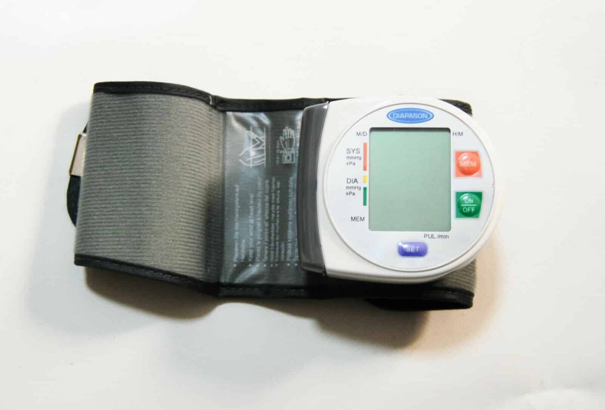 ESFIGMOMANÓMETRO ESTETOSCOPIO ANEROIDE MEDICIÓN DIGITAL DE LA PRESIÓN ARTERIAL muñeca